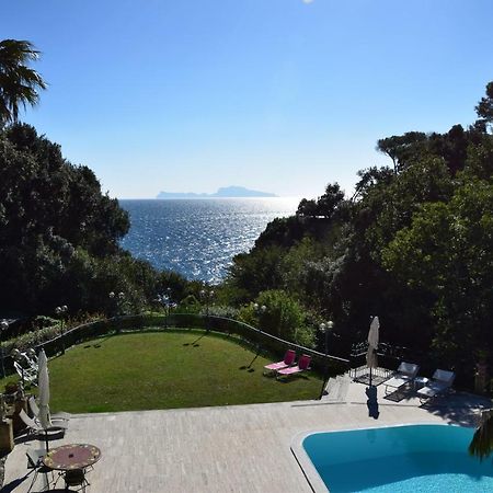 Holidays Naples Family - Pool In Front Of Capri Apartment Bagian luar foto