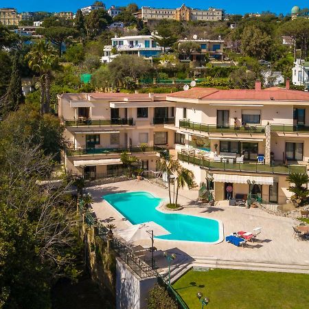 Holidays Naples Family - Pool In Front Of Capri Apartment Bagian luar foto