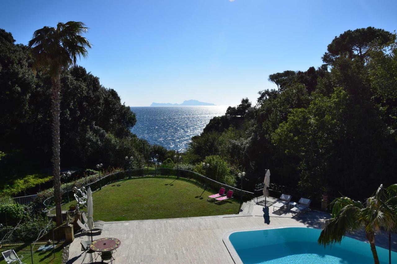 Holidays Naples Family - Pool In Front Of Capri Apartment Bagian luar foto