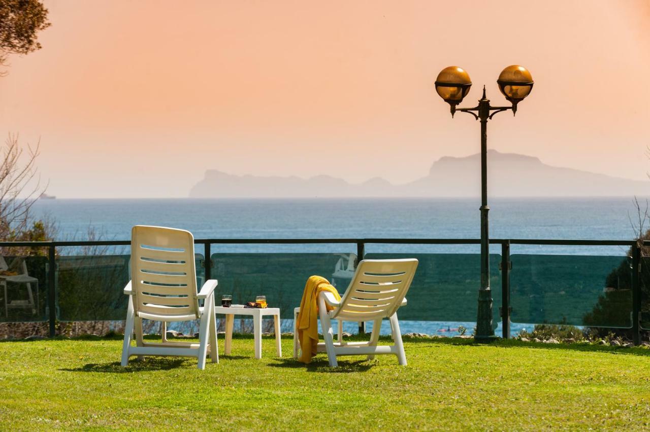 Holidays Naples Family - Pool In Front Of Capri Apartment Bagian luar foto