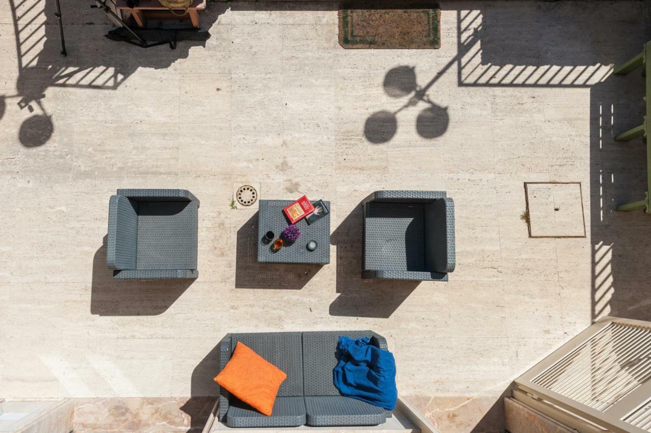 Holidays Naples Family - Pool In Front Of Capri Apartment Bagian luar foto