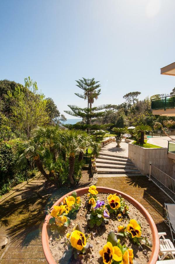 Holidays Naples Family - Pool In Front Of Capri Apartment Bagian luar foto