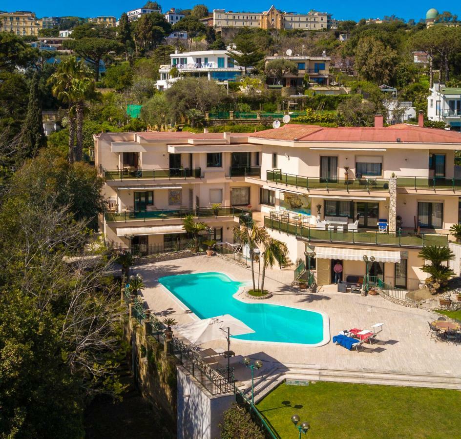 Holidays Naples Family - Pool In Front Of Capri Apartment Bagian luar foto